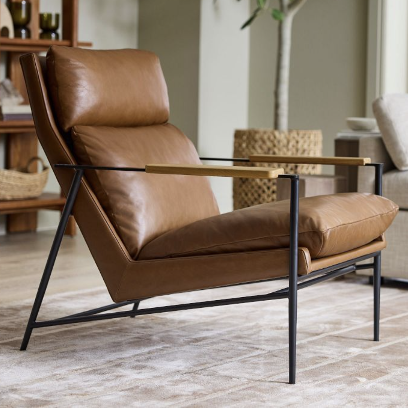 Upholstered leather chair in premium Italian hide